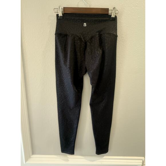 Buff Bunny Collection Legacy Women's Embossed Black Leopard Print Sz M Leggings - Picture 2 of 5
